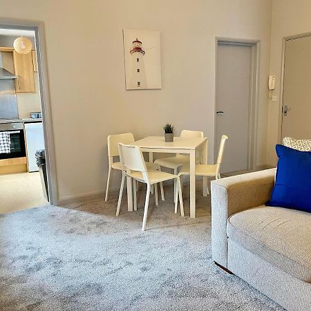 Beautiful Apartment - 5 Minute Walk To The Best Beach! - Great Location - Parking - Fast Wifi - Smart Tv - Newly Decorated - Sleeps Up To 4! Close To Bournemouth & Poole Town Centre ภายนอก รูปภาพ