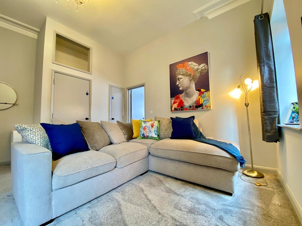 Beautiful Apartment - 5 Minute Walk To The Best Beach! - Great Location - Parking - Fast Wifi - Smart Tv - Newly Decorated - Sleeps Up To 4! Close To Bournemouth & Poole Town Centre ภายนอก รูปภาพ