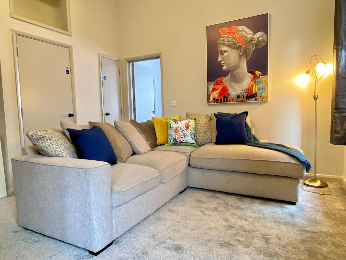 Beautiful Apartment - 5 Minute Walk To The Best Beach! - Great Location - Parking - Fast Wifi - Smart Tv - Newly Decorated - Sleeps Up To 4! Close To Bournemouth & Poole Town Centre ภายนอก รูปภาพ