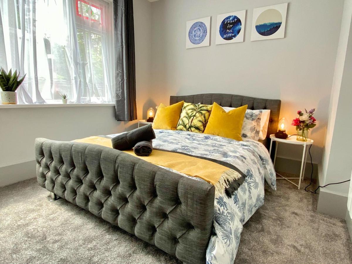 Beautiful Apartment - 5 Minute Walk To The Best Beach! - Great Location - Parking - Fast Wifi - Smart Tv - Newly Decorated - Sleeps Up To 4! Close To Bournemouth & Poole Town Centre ภายนอก รูปภาพ