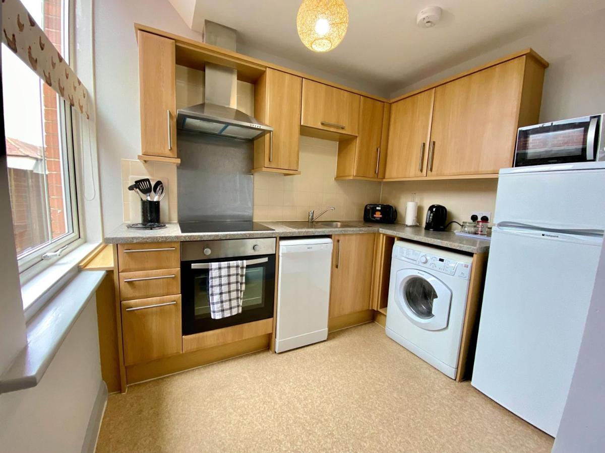 Beautiful Apartment - 5 Minute Walk To The Best Beach! - Great Location - Parking - Fast Wifi - Smart Tv - Newly Decorated - Sleeps Up To 4! Close To Bournemouth & Poole Town Centre ภายนอก รูปภาพ