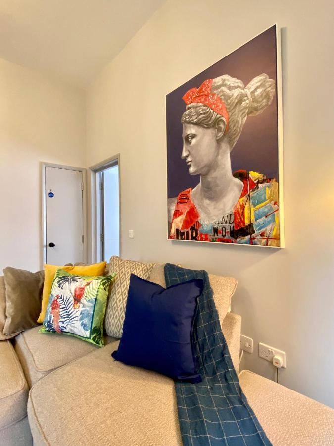 Beautiful Apartment - 5 Minute Walk To The Best Beach! - Great Location - Parking - Fast Wifi - Smart Tv - Newly Decorated - Sleeps Up To 4! Close To Bournemouth & Poole Town Centre ภายนอก รูปภาพ