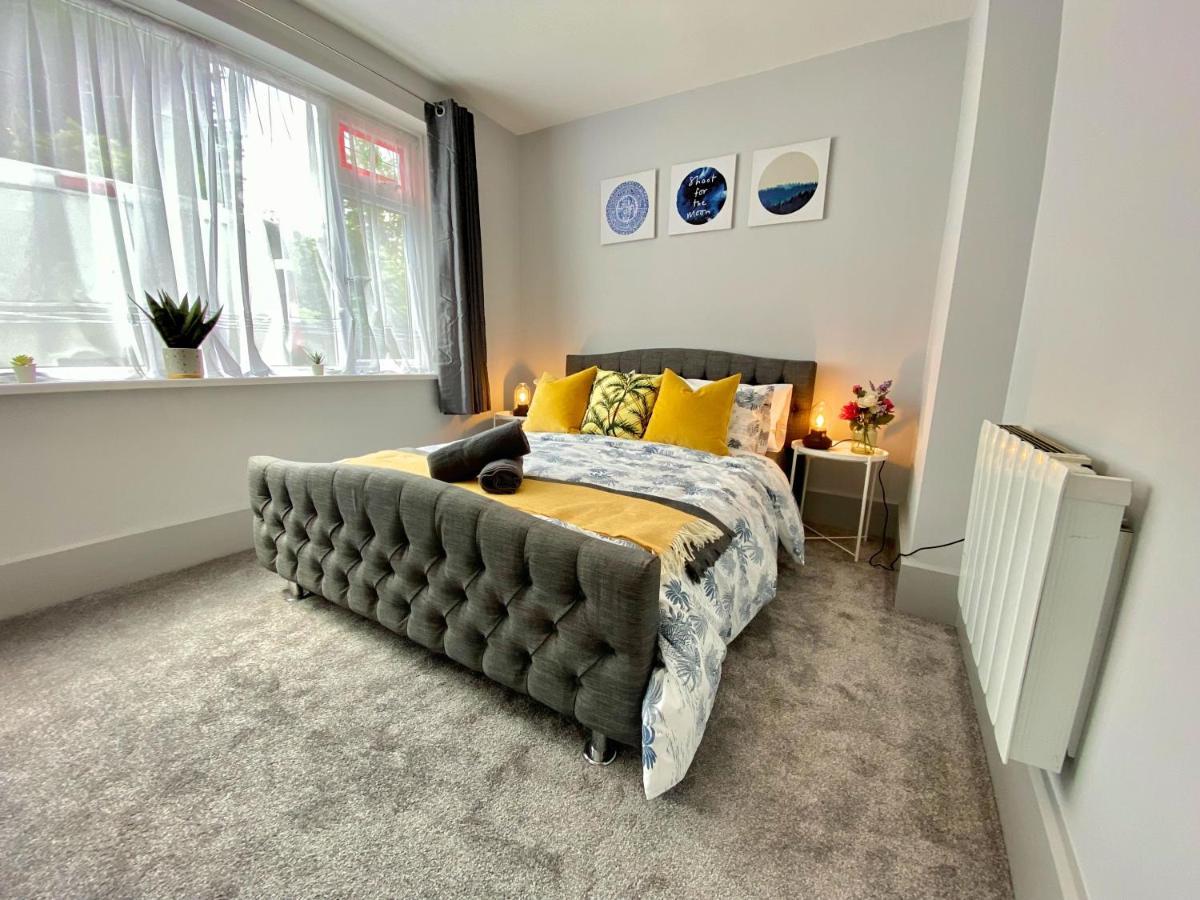 Beautiful Apartment - 5 Minute Walk To The Best Beach! - Great Location - Parking - Fast Wifi - Smart Tv - Newly Decorated - Sleeps Up To 4! Close To Bournemouth & Poole Town Centre ภายนอก รูปภาพ